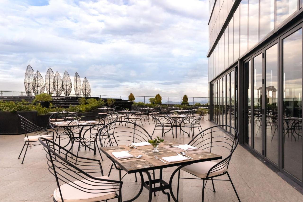 Melia Vinpearl Hue Hotel Luaran gambar The Terrace