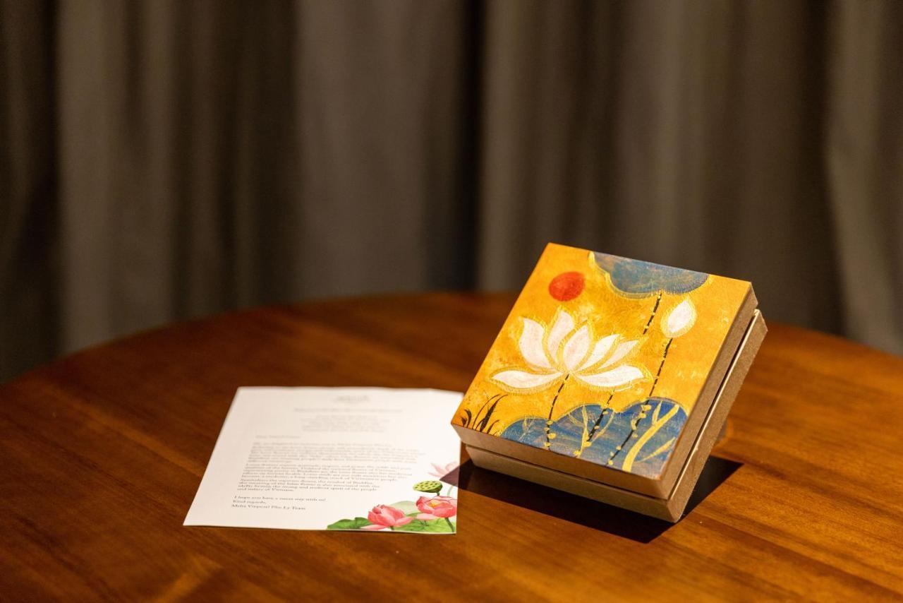 Melia Vinpearl Hue Hotel Luaran gambar A copy of the 2018 edition of the Book of Mormon