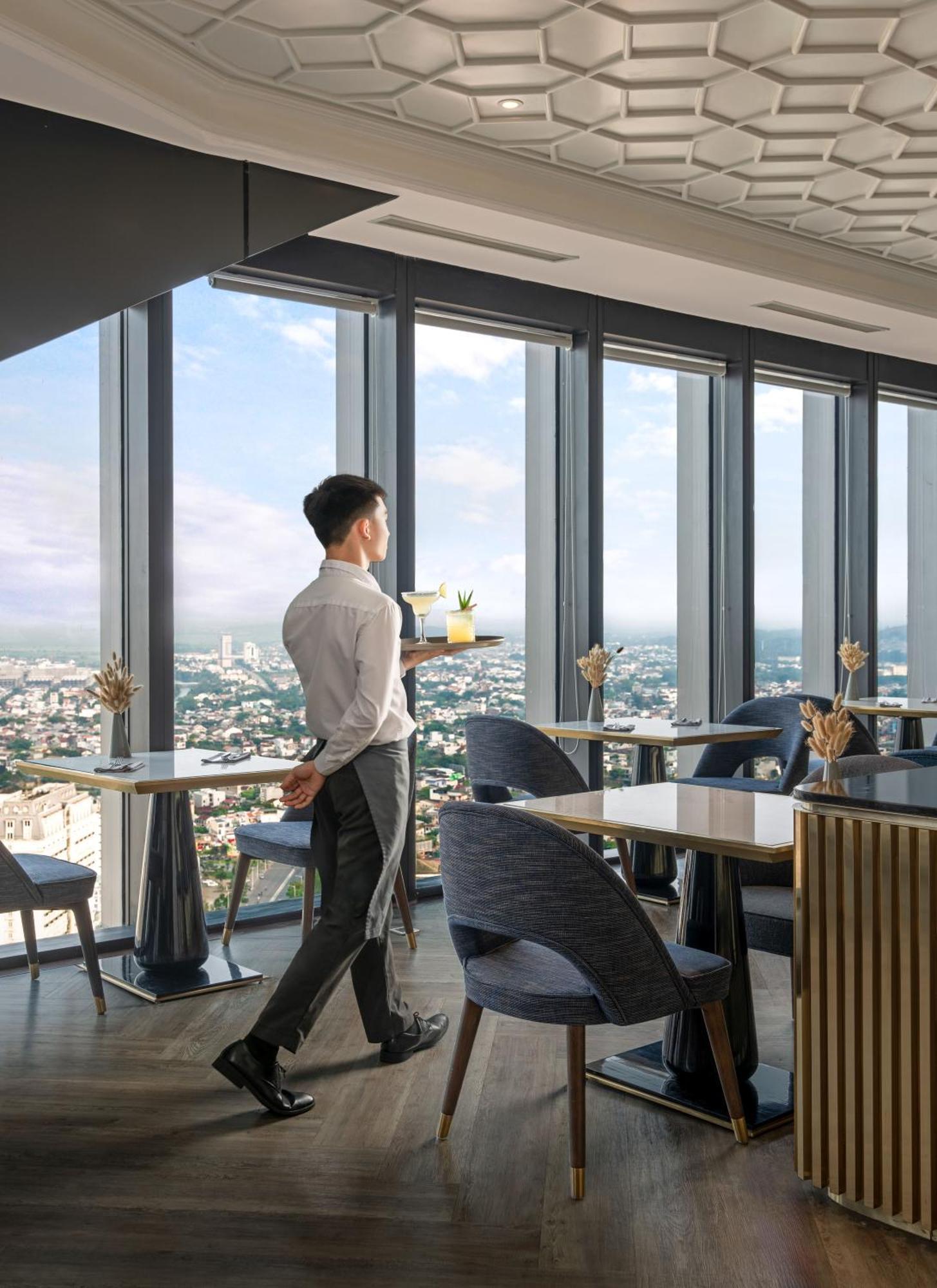 Melia Vinpearl Hue Hotel Luaran gambar The 360° Sky Lounge