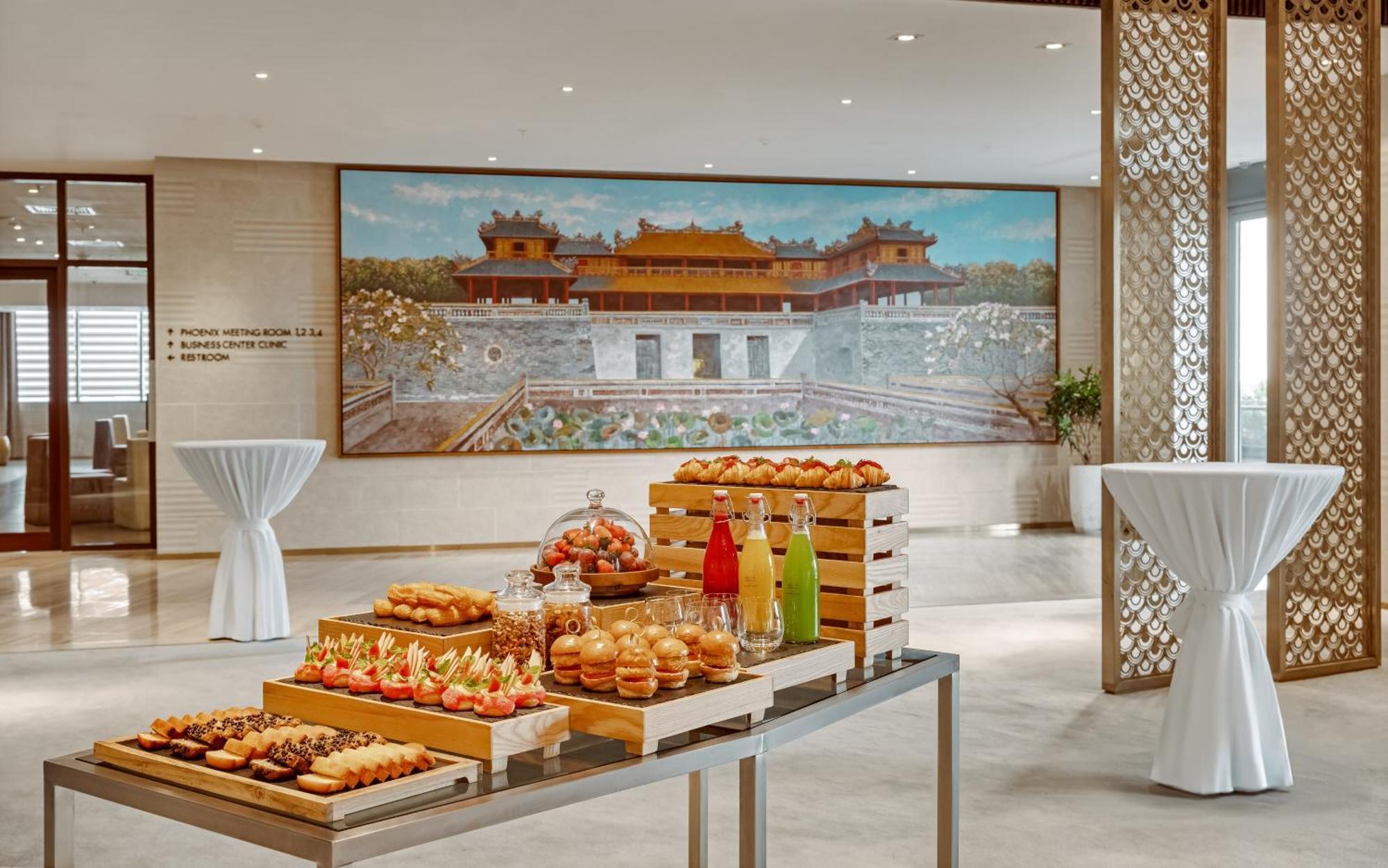 Melia Vinpearl Hue Hotel Luaran gambar The interior of the lounge